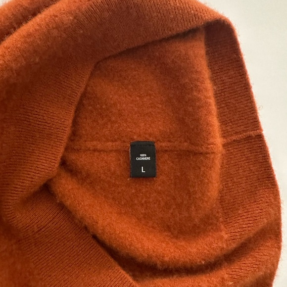 Gobi Women's Burnt Orange V-Neck cashmere Sweater - Picture 3 of 9